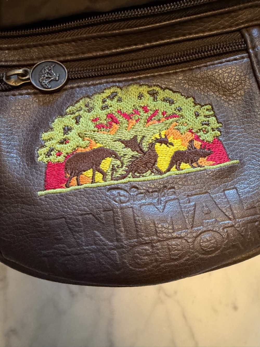 Vintage Disney Animal Kingdom Waist Bag / Fanny with Embroidered Motif - Picture 5 of 9